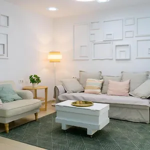 apartment-caleta-beach-malaga.hotelsinnerja.org/